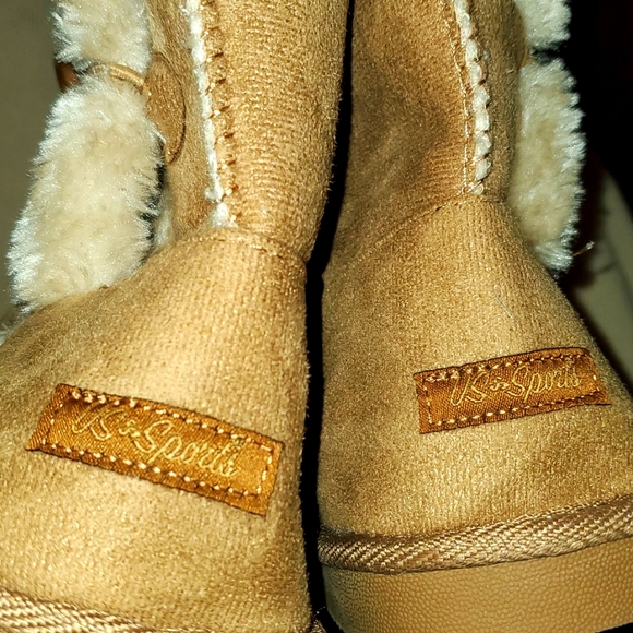 US Sports Booties with Button/Loop Closure & Faux Fur - Picture 7 of 8